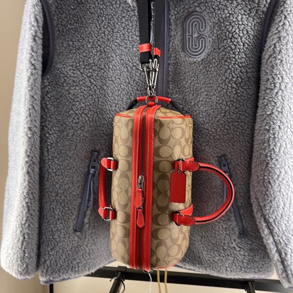 Coach men's Venturer Crossbody 27 In Colorblock Signature Canvas
QB/Khaki/Miami - Picture 14 of 16